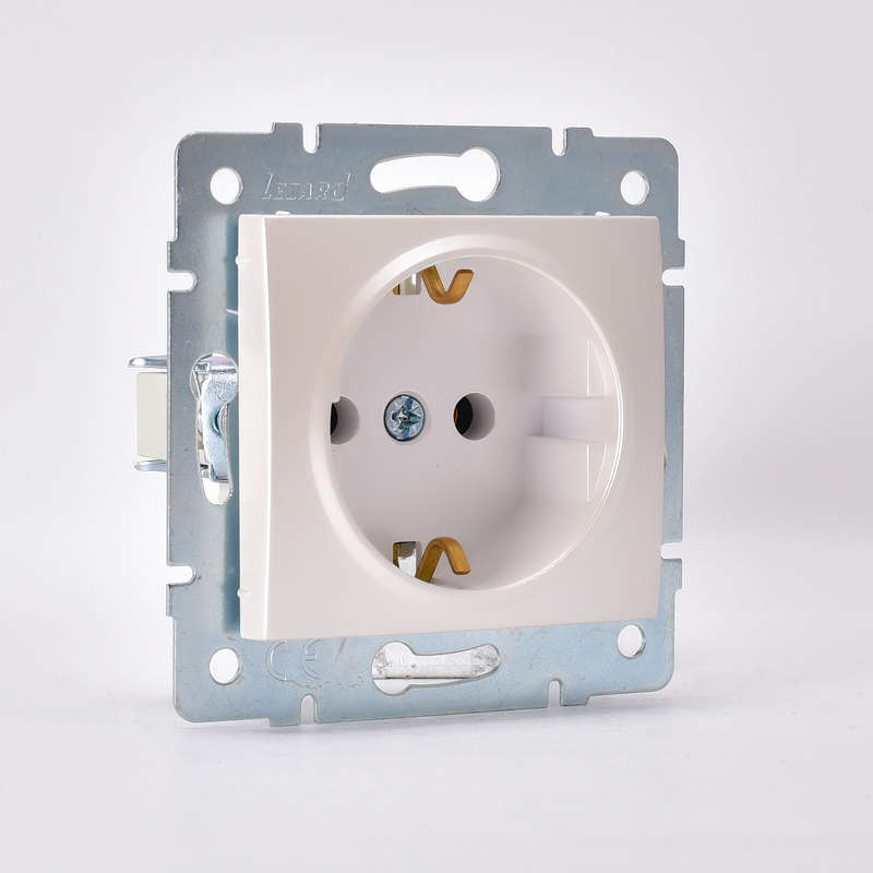 Розетка 1-м СП Karina с заземл. термопласт механизм жемчуж./бел. перламутр. LEZARD 707-3088-122B